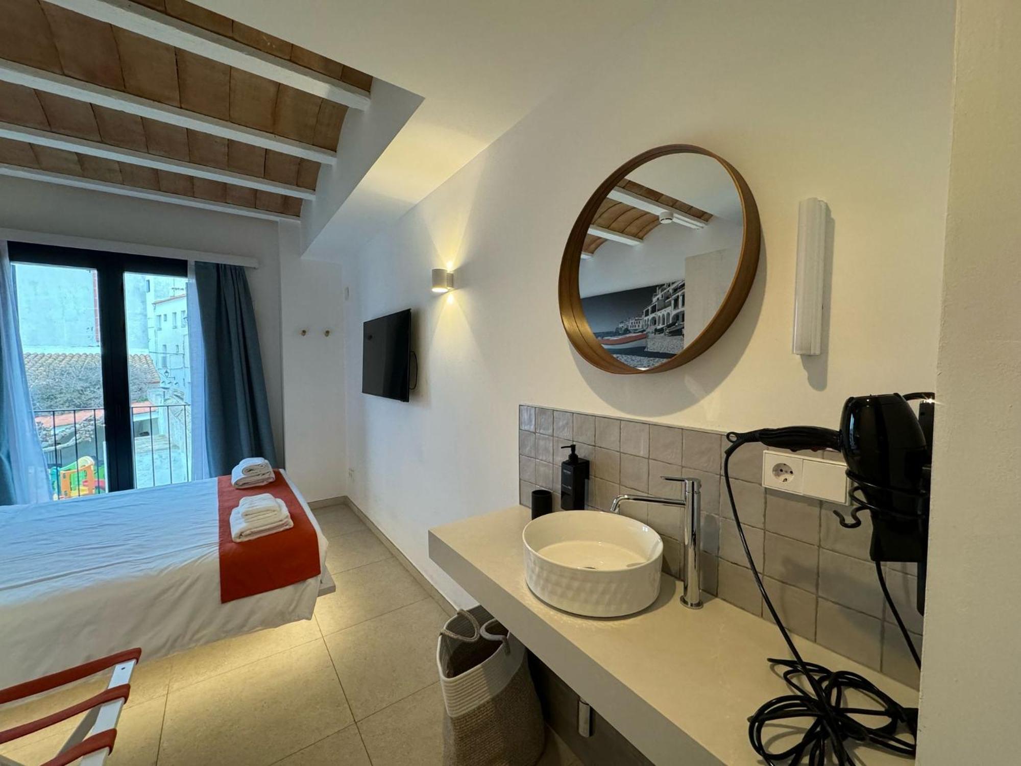 Hotel Boutique Es Blau Cadaques Luaran gambar